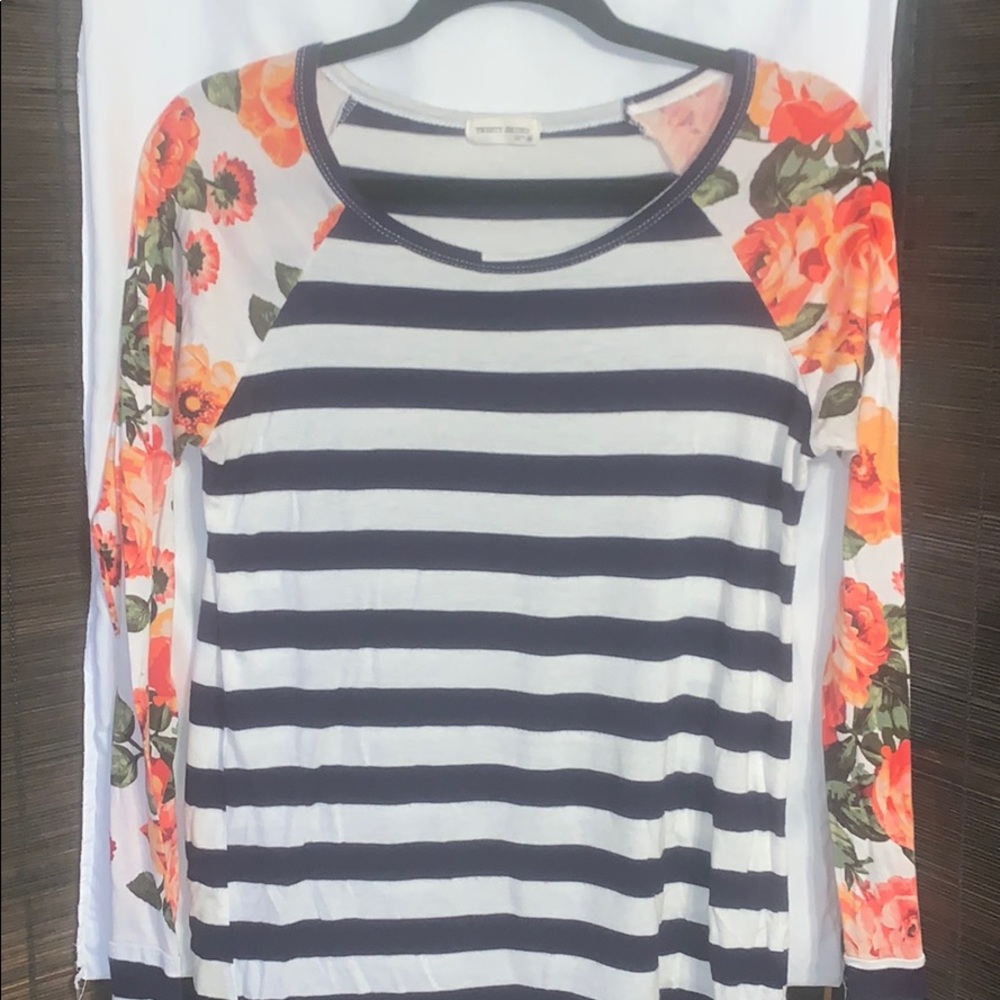 Flower strip long sleeve top